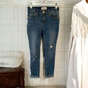 Free People Distressed Frayed Hem Skinny Jeans Medium‎ Wash W25